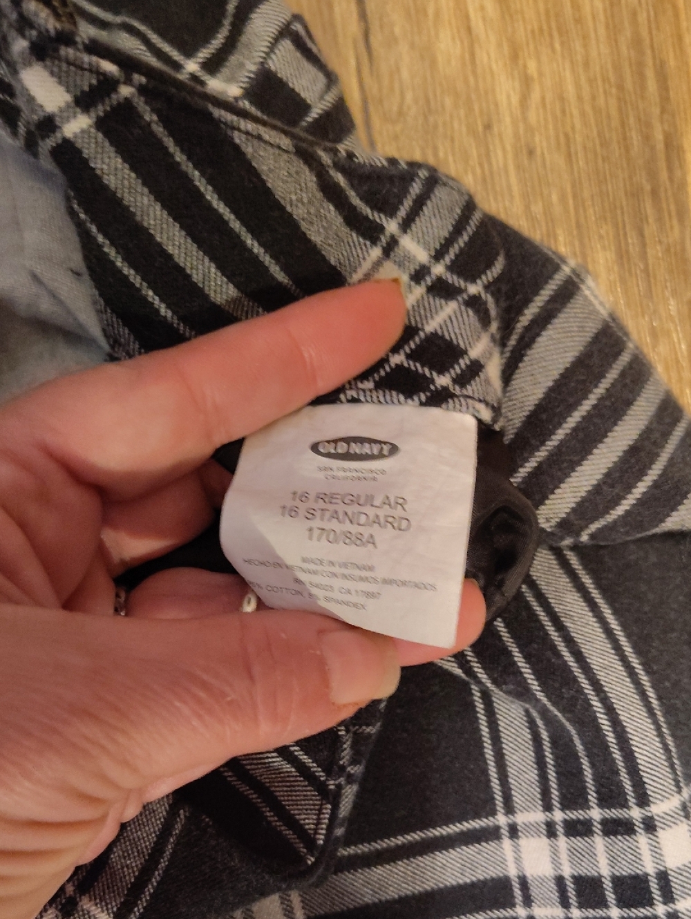 Old Navy Black and White Plaid Pixie Pants - Picture 6 of 10